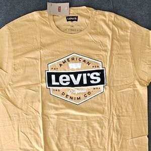 Levi's Men's Yellow Graphic Tee